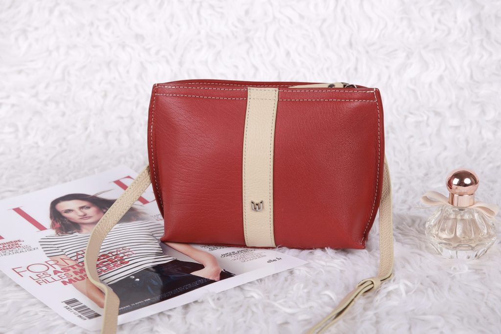 CARINA Leather Crossbody Bag IW0134 MINK Leather
